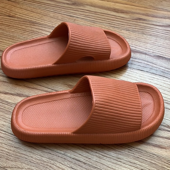 Burnt orange Cloud slides womens 9.5 40-41 - Picture 3 of 16